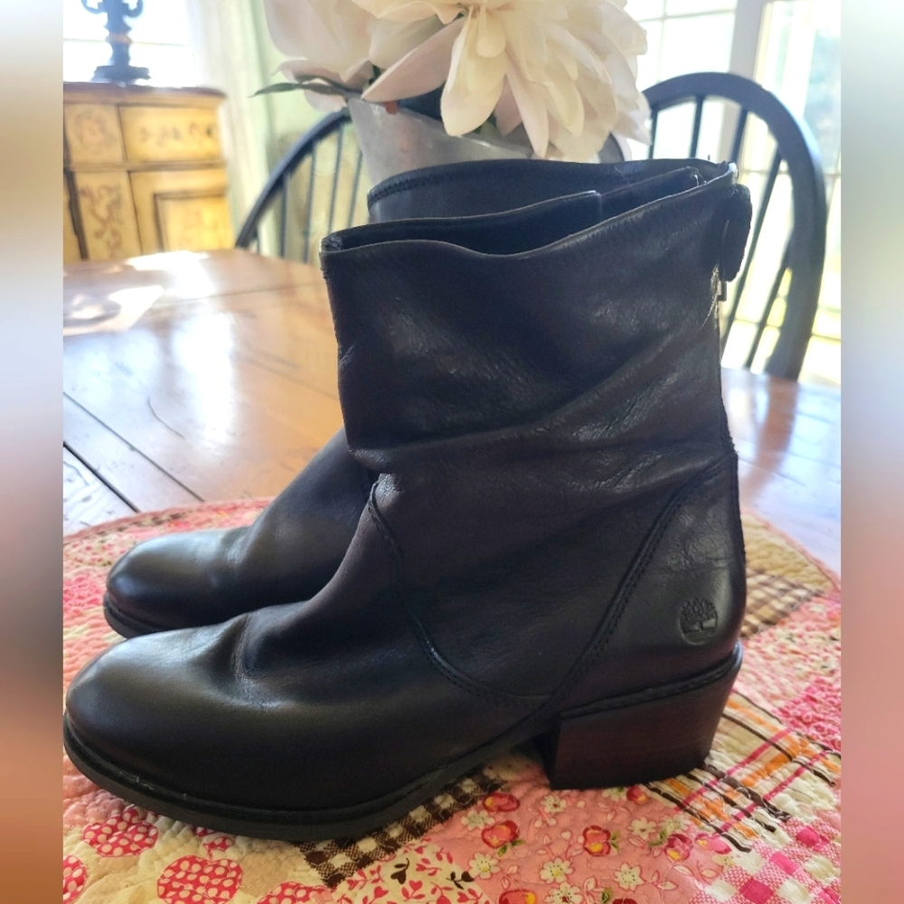 Timberland Woman's Short Leather Heel Boot 7.5